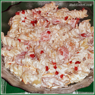 Bacon Ranch Pasta | Creamy ranch goodness with bacon and tomato! | Huddlenet.com